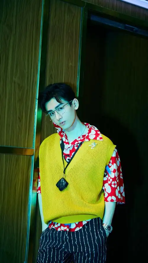 成毅复古帅气写真手机壁纸