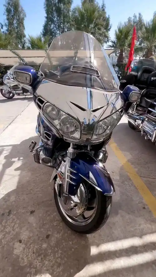 本田摩托车旅行巡航摩托车