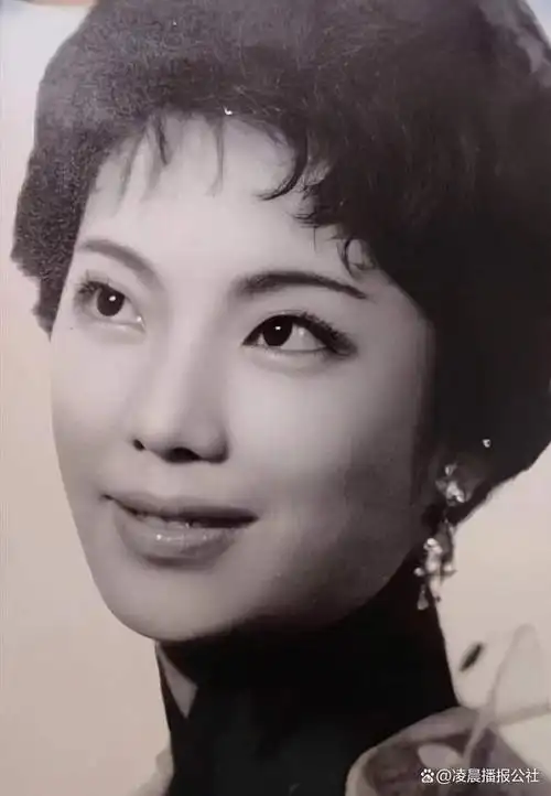 孟莉英,越剧舞台上的一片闪亮的绿叶,被观众亲切地誉为"丫头王".