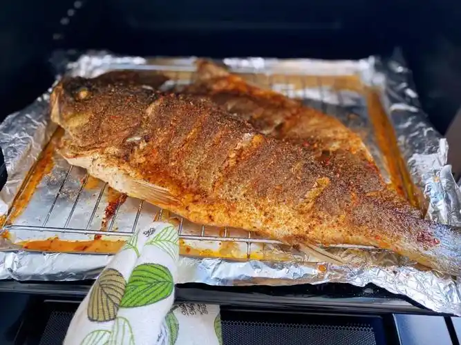 做了一道香辣烤鲈鱼朋友让我原地开店