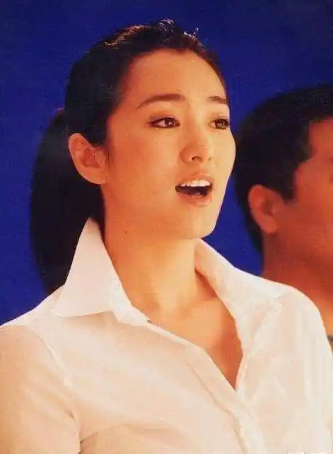 张艺谋捧红9位"谋女郎",各有特色,有的名声尽毁,有的正当红_魏敏芝