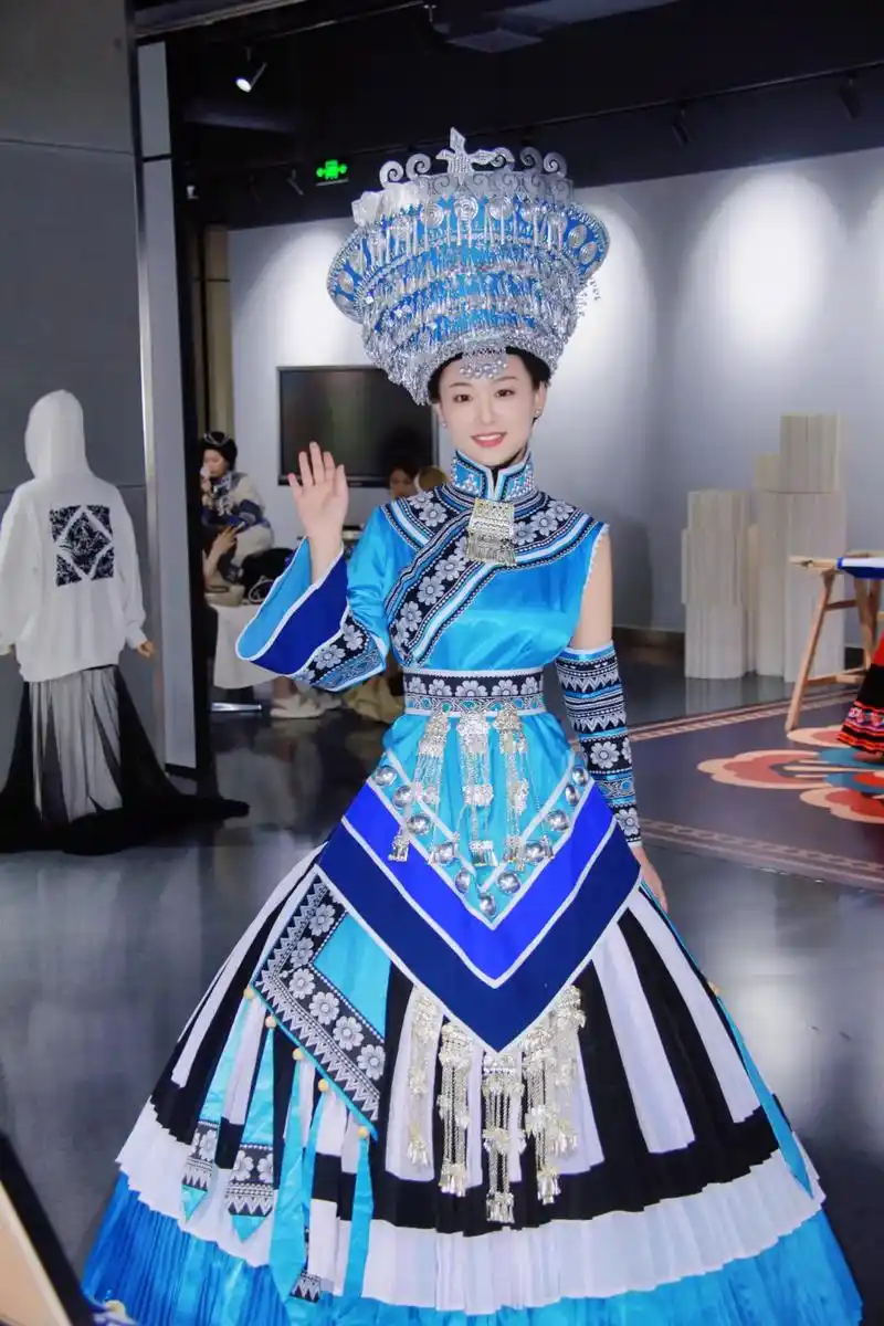 少数民族风情 #民族风穿搭 来云南楚雄,带你感受云南彝族文 - 抖音