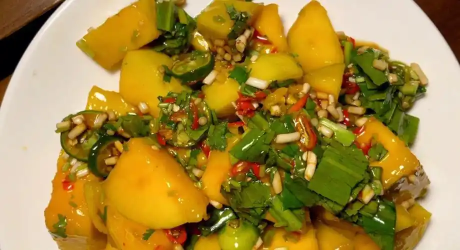 减脂餐凉拌芒果东南亚特色菜云南特色菜