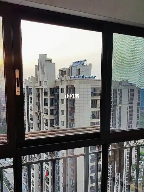 高层阳台封窗效果图
