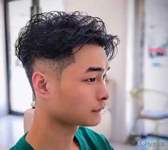 男士方脸适合什么发型男孩扁头方脸适合什么发型