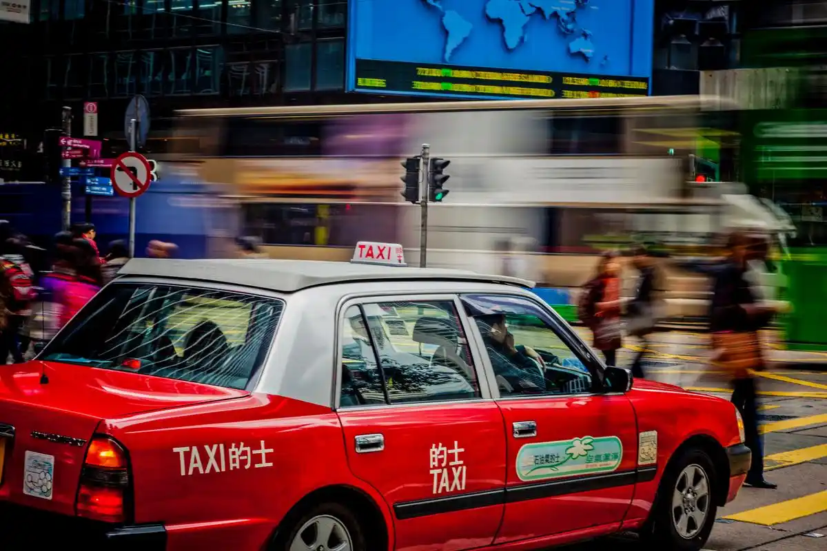 11566 香港的出租车行业存在一定的监管缺失,导致一些出