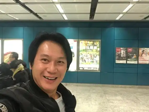 原创恭喜48岁最帅展昭甄志强获邀成为亚姐评委曾两度恋上富婆