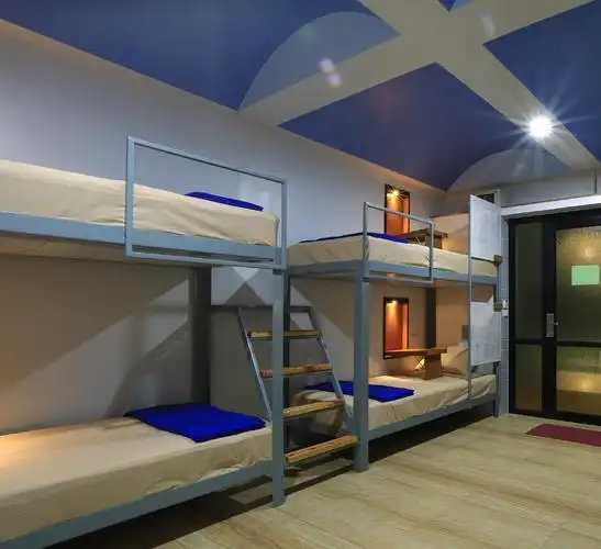 52 预订好梦酒店 (good dream hotel)             情 8人混合宿舍间