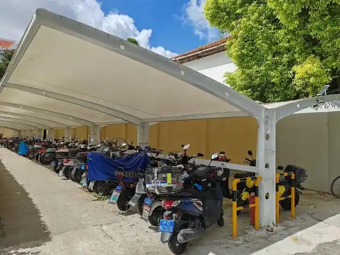 方便又安全长宁这个小区拥有16个开放式自助充电车棚