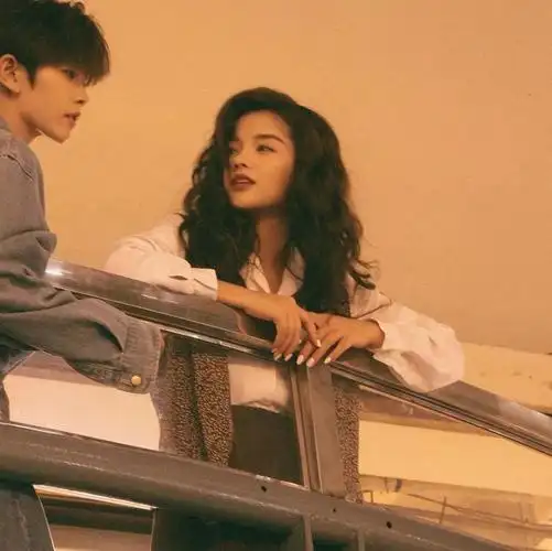 氛围感十足|港风系情侣头像 - 知乎