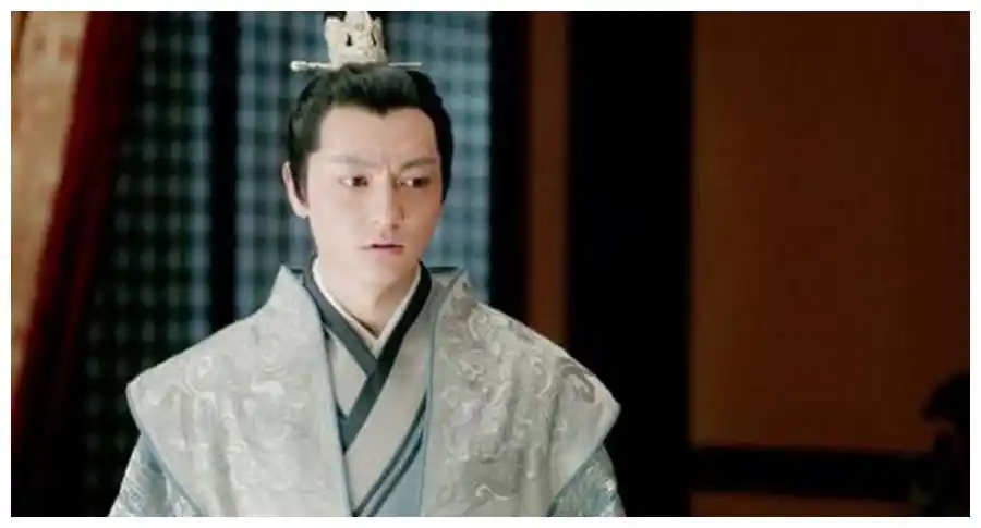 文武双全的人物,还有就是霓凰郡主的弟弟,叫做穆青,而穆青的扮演者是