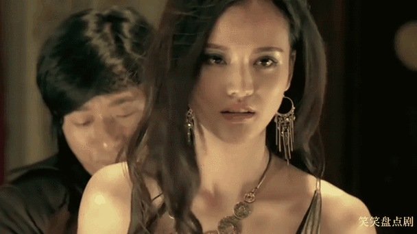 盘点影视女流氓场面,徐冬冬猛追沈腾这段太搞笑,沈腾都怕了
