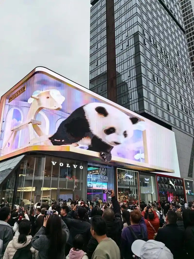 春熙路太古里走一走##成都太古里 #打卡最红地标 - 抖音