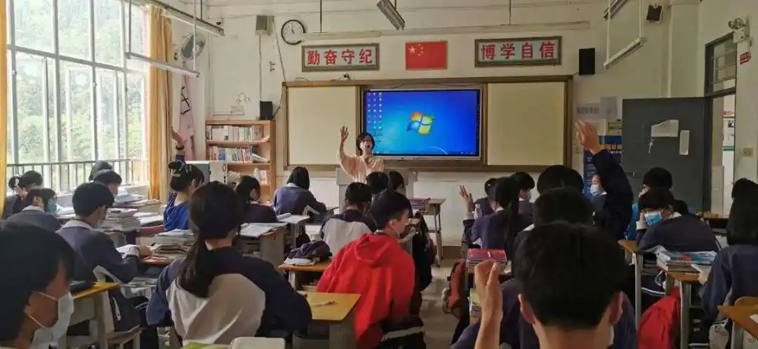 小林中学初三学生在上防疫课