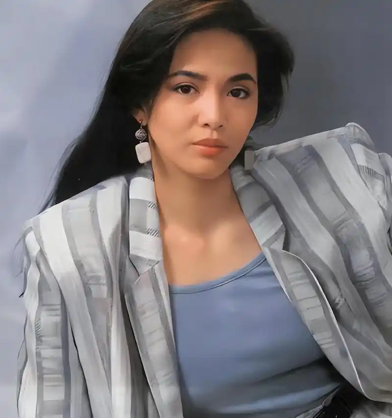 影后郑裕玲:分手时把对方赶出豪宅,现在她已经证实周润发是对的