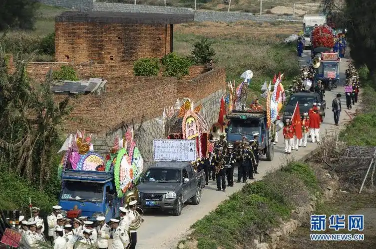 福建豪华葬礼队伍长2公里有乐队有舞蹈花费上百万