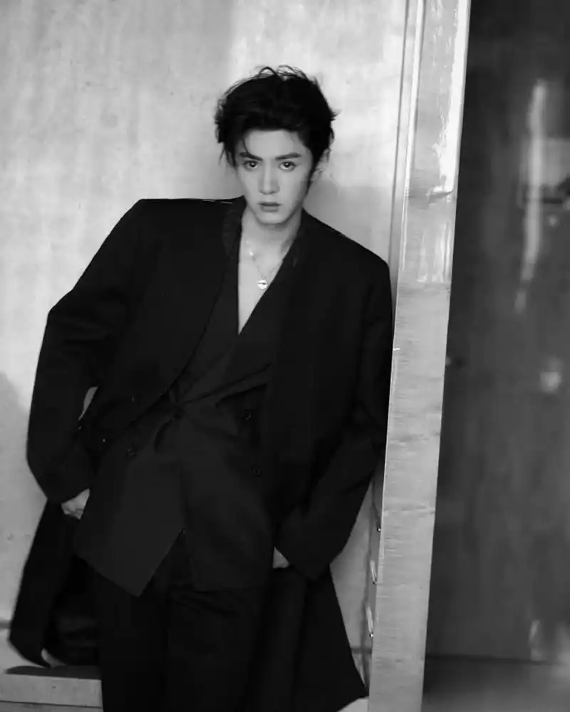 陈哲远处在待爆小生之列,有资本力捧,这角色资源是不会差的.