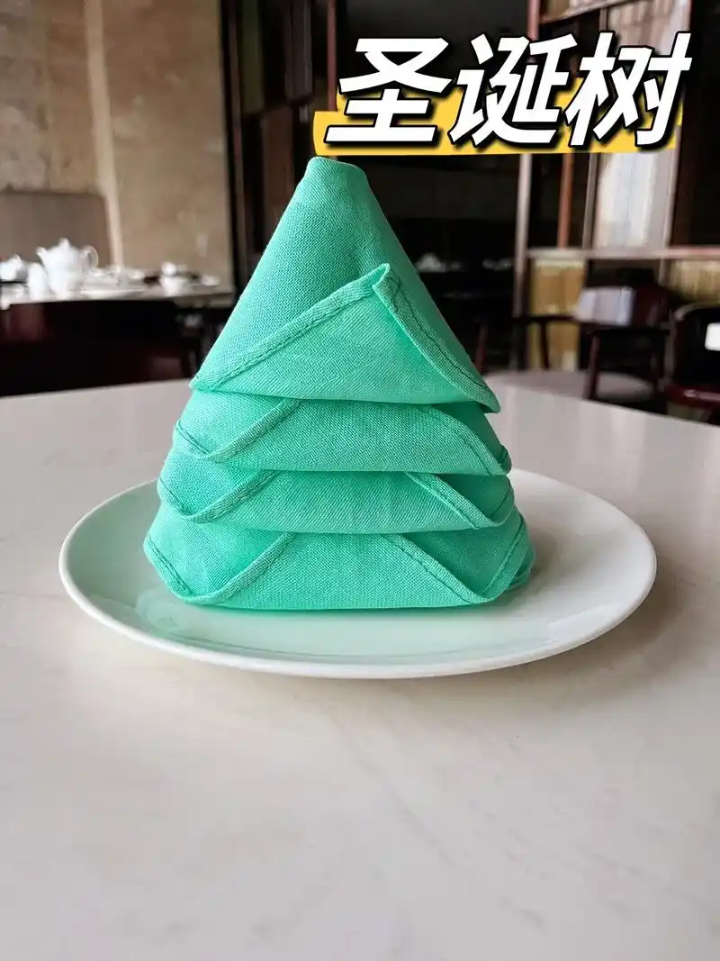 口布折花——盘花～圣诞树,平安果.树是圣诞树,果是平安果 愿 - 抖音