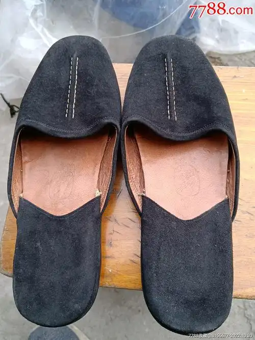 缩小更多"男女/鞋靴"商品>>>>99五十年代左右老拖鞋五品以下￥10