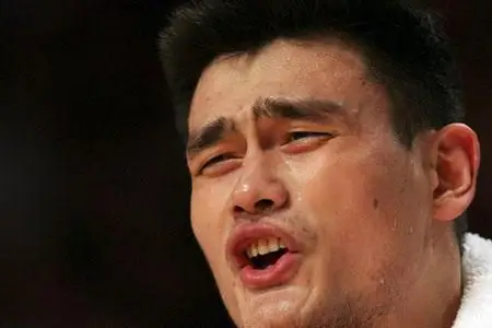 收集回顾姚明那些搞笑囧等经典表情,首先说句,姚明太可爱了,太搞笑了