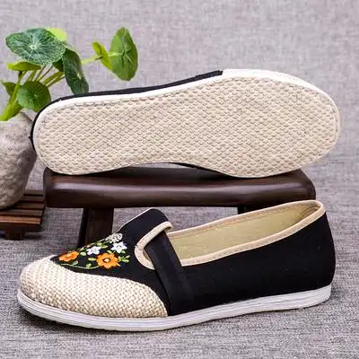 老北京布鞋女秋季新款绣花鞋妈妈鞋子民族风女鞋千层底手工布鞋