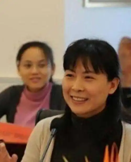 孙凤英:捧红梁天,替丈夫哥哥还债,把继女和侄女当亲儿女