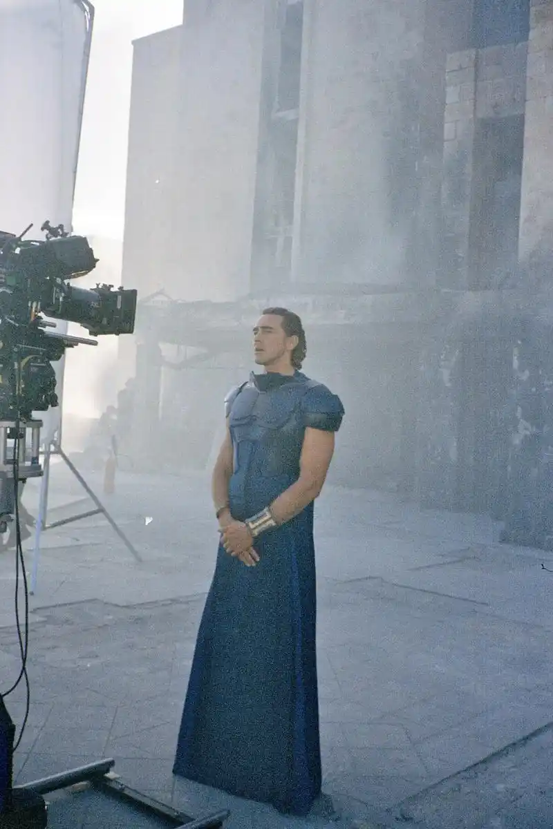 佩佩lee pace自曝主演新剧《基地》帅气幕后照!还有没追的吗?