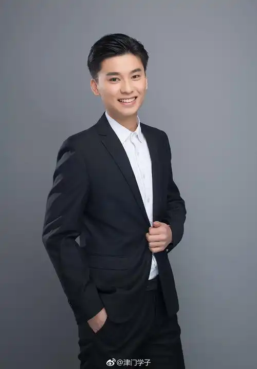 终于在这家照相馆拍到了美丽的证件照[好喜欢]