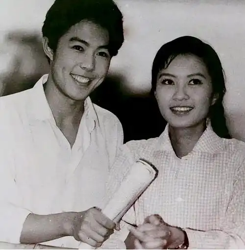 回顾方舒一婚嫁陈国星二婚嫁小10岁屠洪刚被抛弃65岁苍老难辨