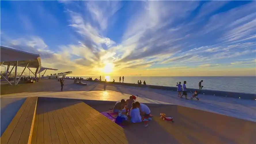 作品:后沙广场风光作者:姚南通当前票数:4442作品简介摄于烟台开发区