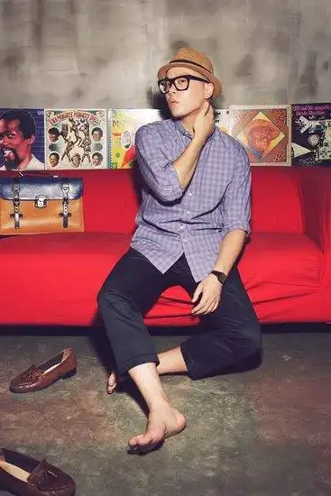 【2012.10.08】【音乐】歌手naul谈音乐梦想:对成为巨星毫不关心