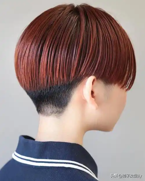 女人过了40岁,后脖铲短短发,利落清爽美美哒