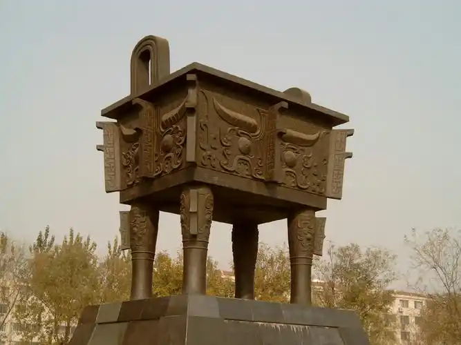 鼎是中华文化的代表性器物,是中华文化的象征.