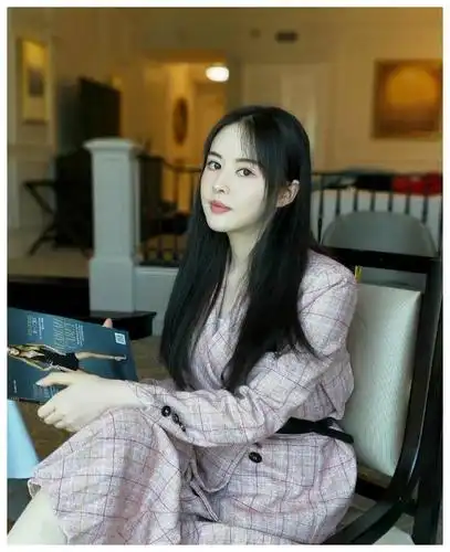 王晶旗下的00后中戏校花云千千号称关之琳和邱淑贞的结合体