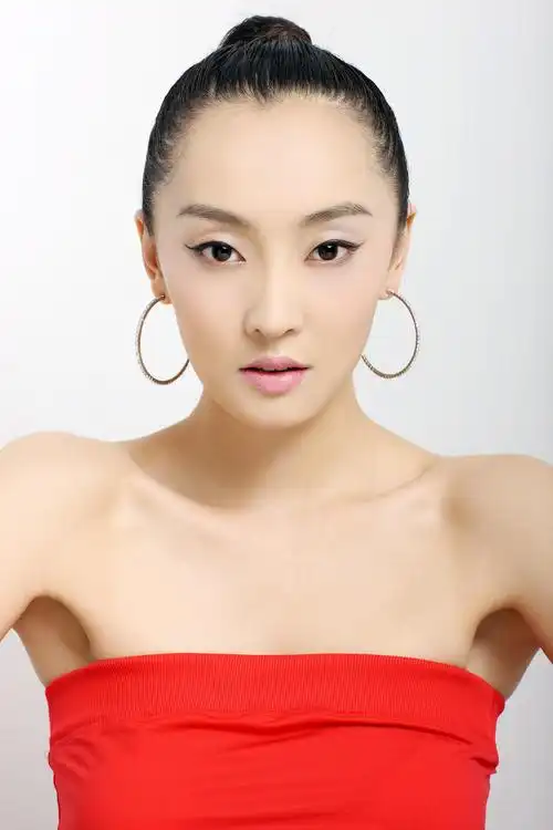 谋女郎变晶女郎 性感冷艳冰美人——刘洋