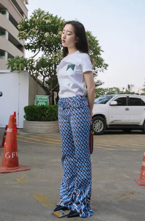 邓恩熙曼谷清新可爱街拍图片37