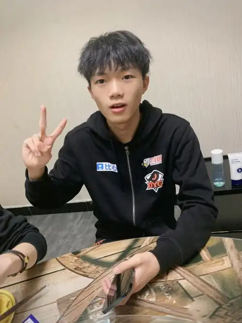 王者荣耀:dyg清清转会至新战队,清清:我看好ag超玩会和estar!