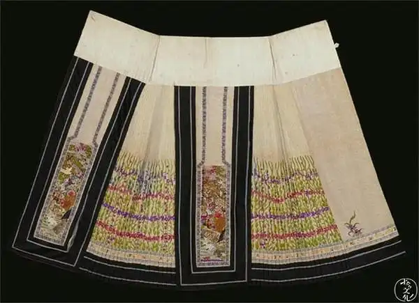 霞裙曳彩虹——清代女裙中的诗经之美 | pola