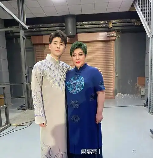 郭德纲这媳妇一看起来就不好惹眼睛瞪起来着实很吓人