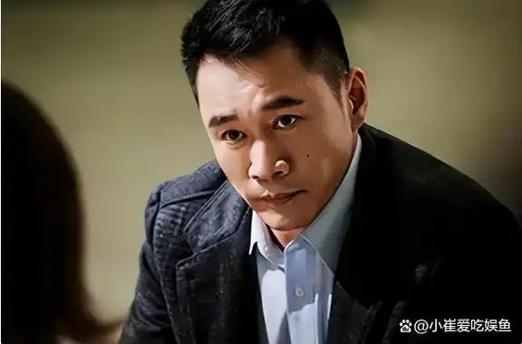 54岁"武松"丁海峰:在树林砍柴烤肉,国外豪宅尽显气派