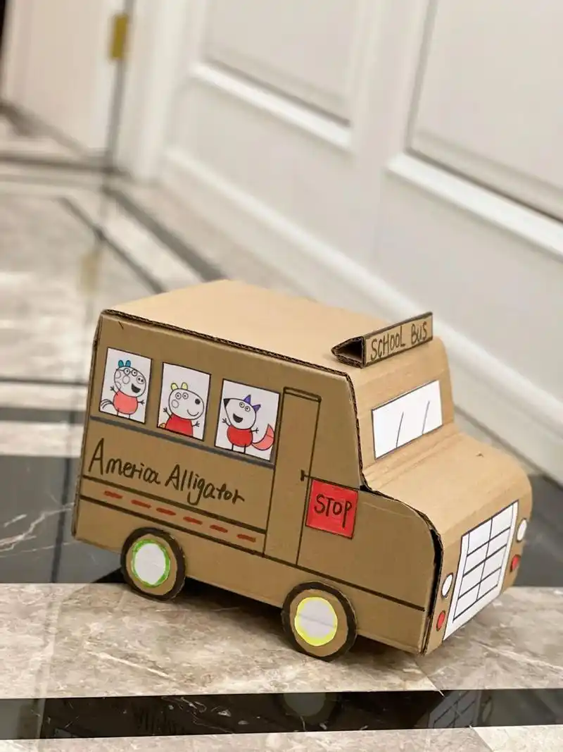 幼儿园手工作业|纸板交通工具 记录一下小朋友们的第一次幼儿园手工