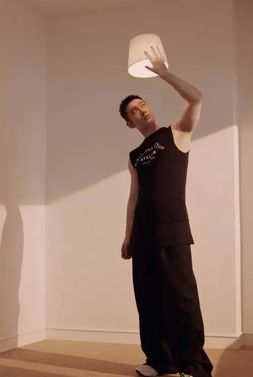 黄晓明最新个人写真集 寸头清爽居家休闲随性