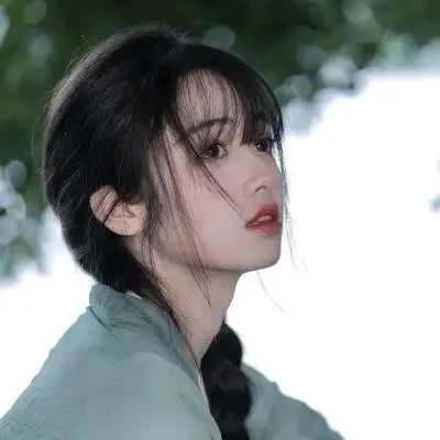女生头像长发唯美侧脸头像肤白貌美的小仙女