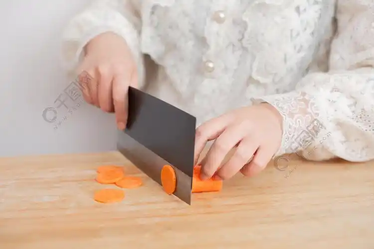 切菜手部摄影图片
