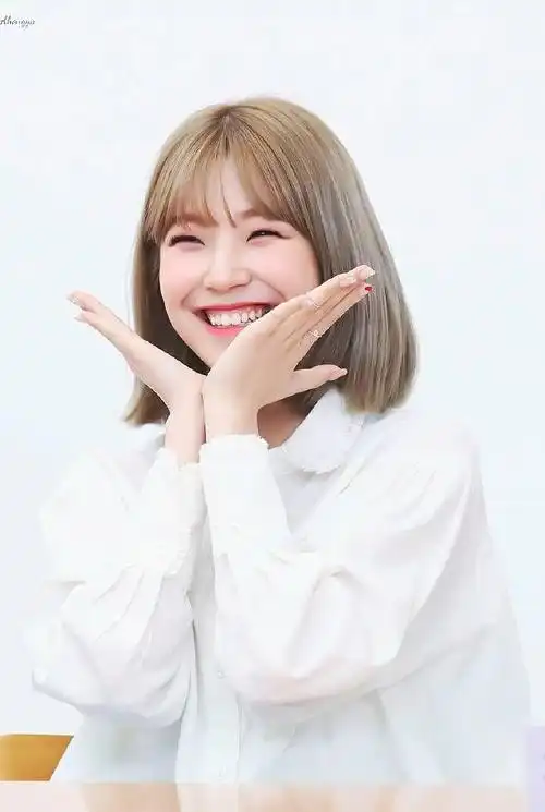 笑眼弯弯的妹妹