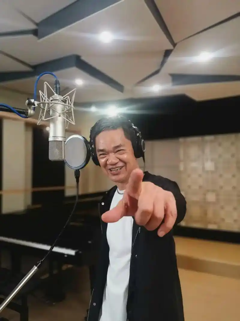 与黄光亮先生合张影#香港四大恶人 #黄光亮 - 抖音