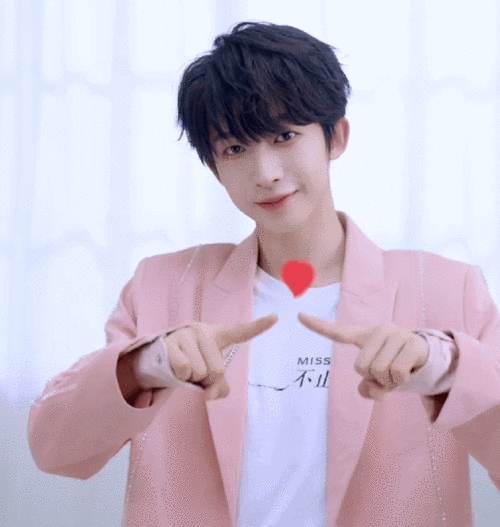 宇宝动图记录 呀呀比心 鲨疯了 gif gif gif gif 好运   暴富   靓妹