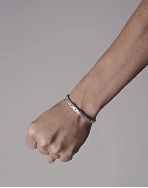 s999纯银手镯男士时尚帅气潮男手镯银手环送男友云南手工常青藤纹