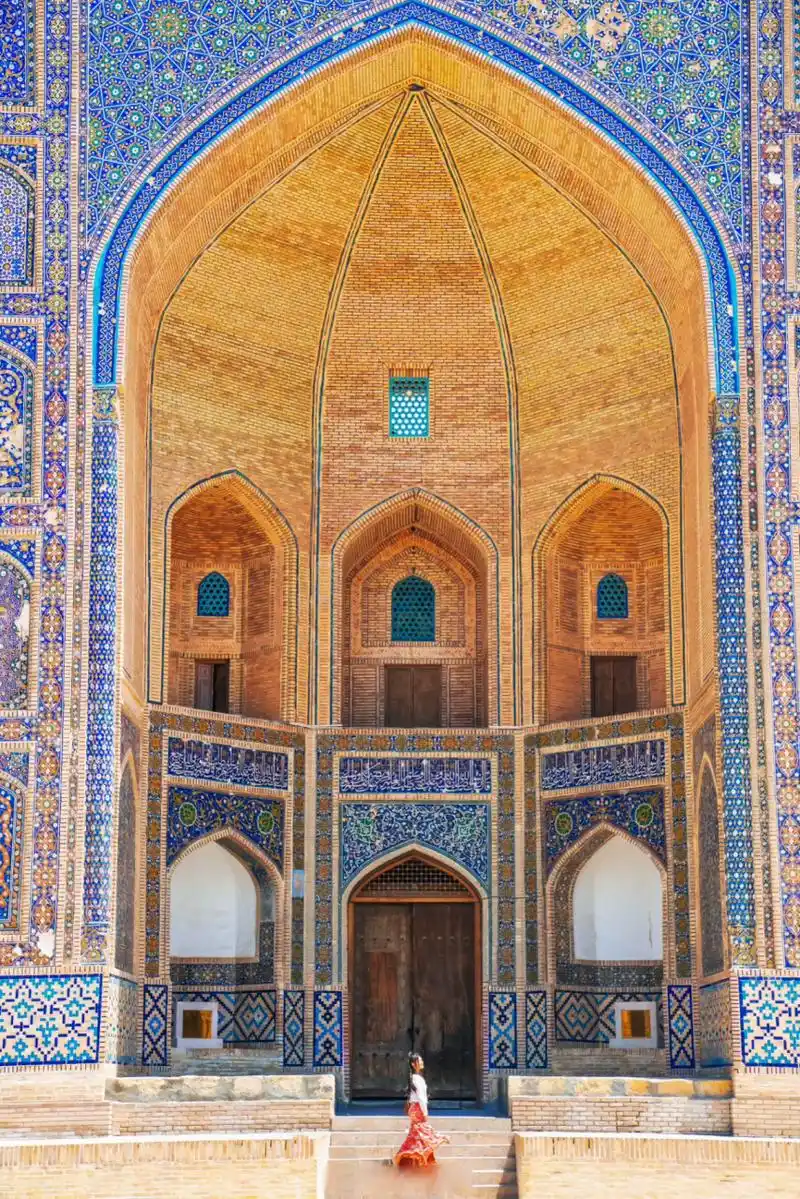 布哈拉喀隆清真寺一千零一夜故事发生地 在乌兹别克斯坦的所有城市中