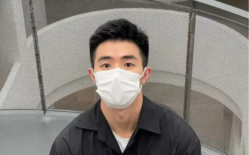 dy戴口罩的小奶狗帅哥【肌肉】